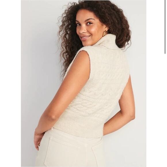 NWT Old Navy Sleeveless Cropped Cozy Plush-Yarn Cable-Knit Turtleneck Sweater L - Picture 2 of 9